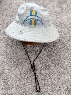 New Era Los Angeles Chargers NFL On-Field Bucket Hat Chin Strap Gray One Size
